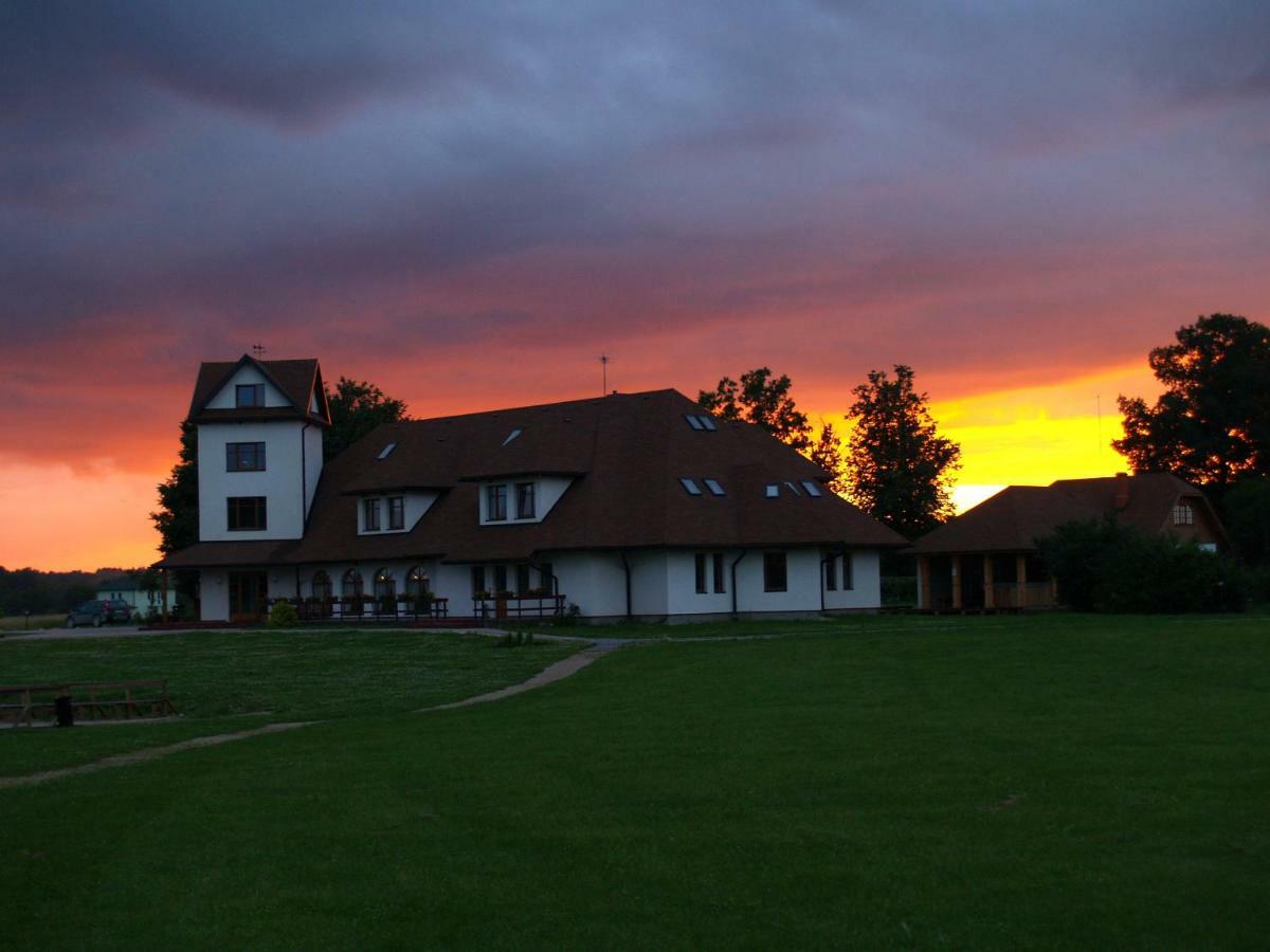 Guesthouse Cetri Veji Turkalne Екстер'єр фото